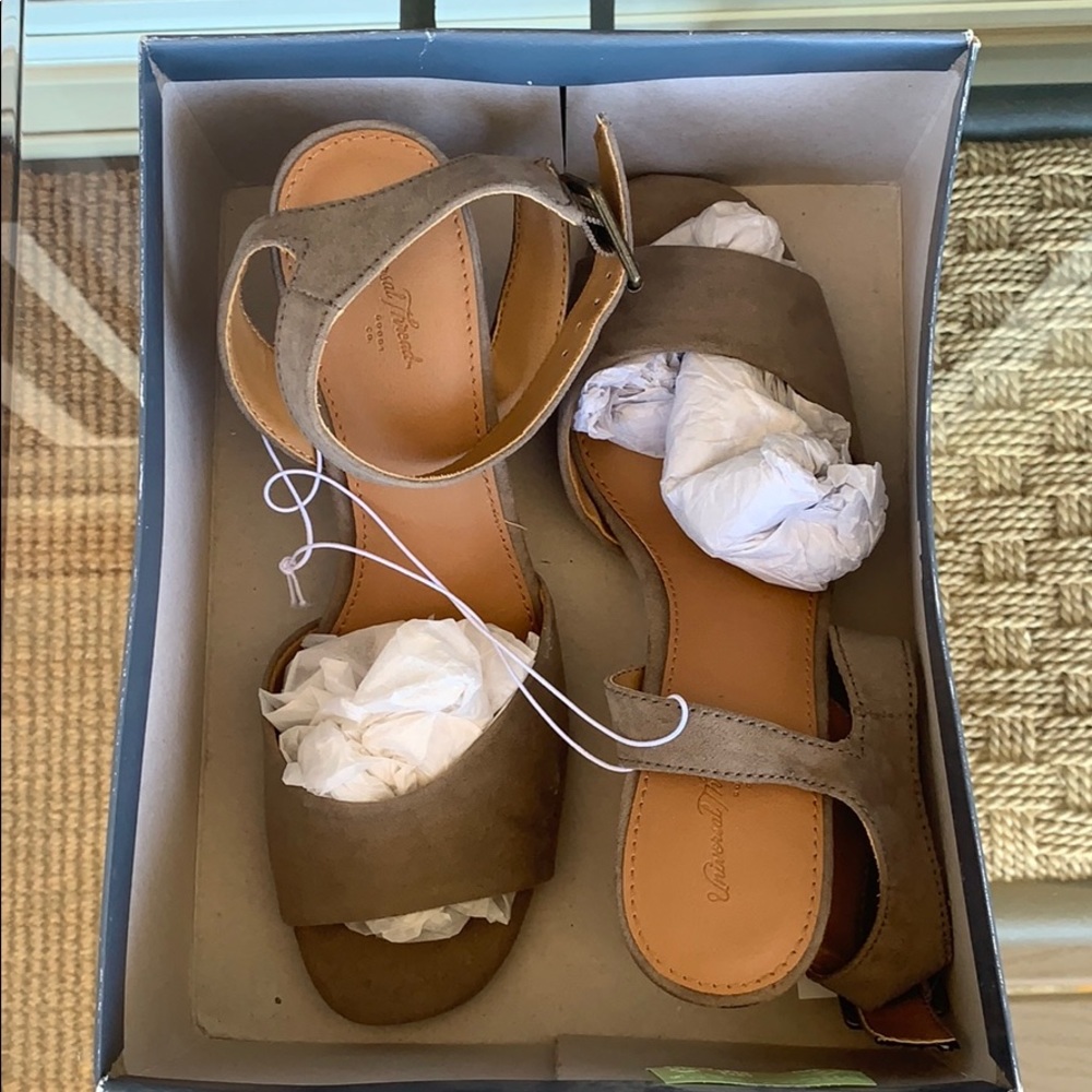 NWT Sandals - Universal Thread 7 1/2